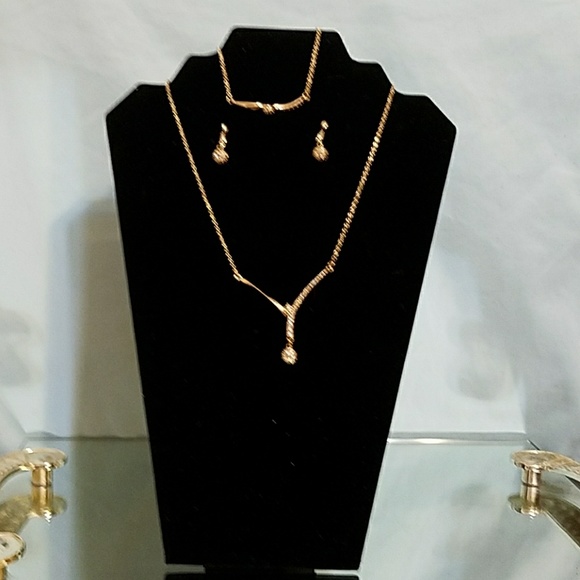 Jewelry - FREE with a 20.00 add to bundle